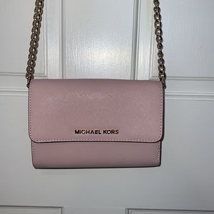 Michael Kors crossbody bag in light pink saffiano leather